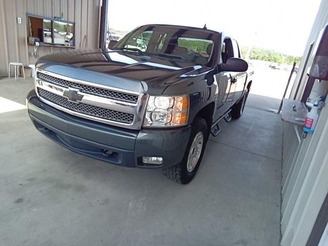 BUY CHEVROLET SILVERADO 1500 2013 4WD EXT CAB 143.5