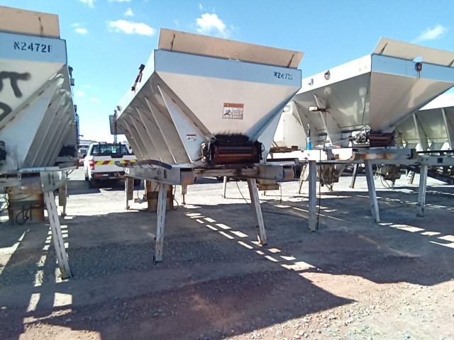 BUY HENDERSON FSH14VA05ENGC 2005 SPREADER - ABRASIVE - ENGINE P, Abingdon Auto Auction, Inc.