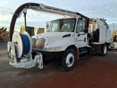 2002 INTERNATIONAL 4300 VACUUM TRUCK 
