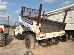 1997 FORD F800 LOG TRUCK 